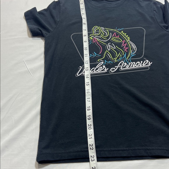 UA youth size medium fishing shirt - Picture 7 of 8